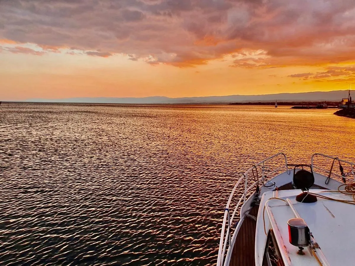 **** Tekne Homeboat-Maison Flottante Cenevre İsviçre