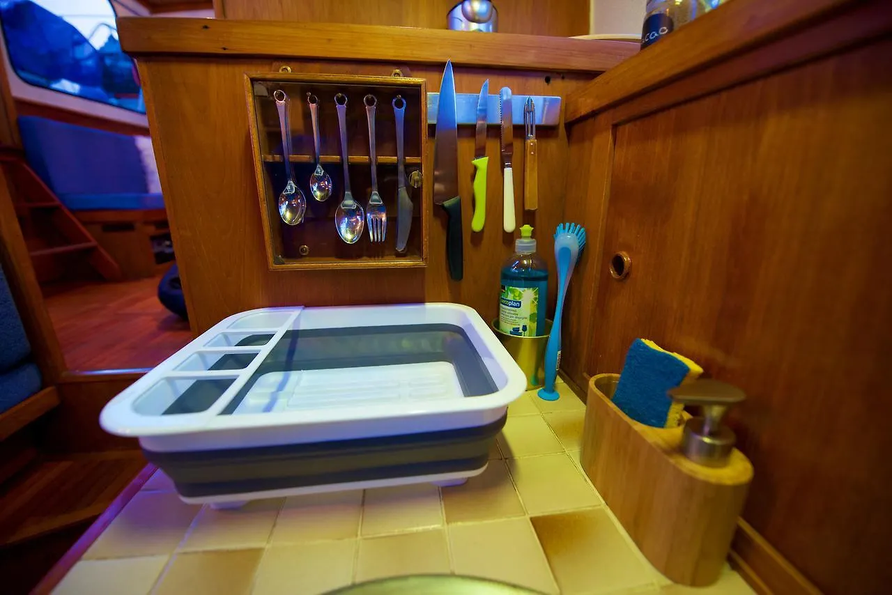 Homeboat-Maison Flottante Cenevre Tekne