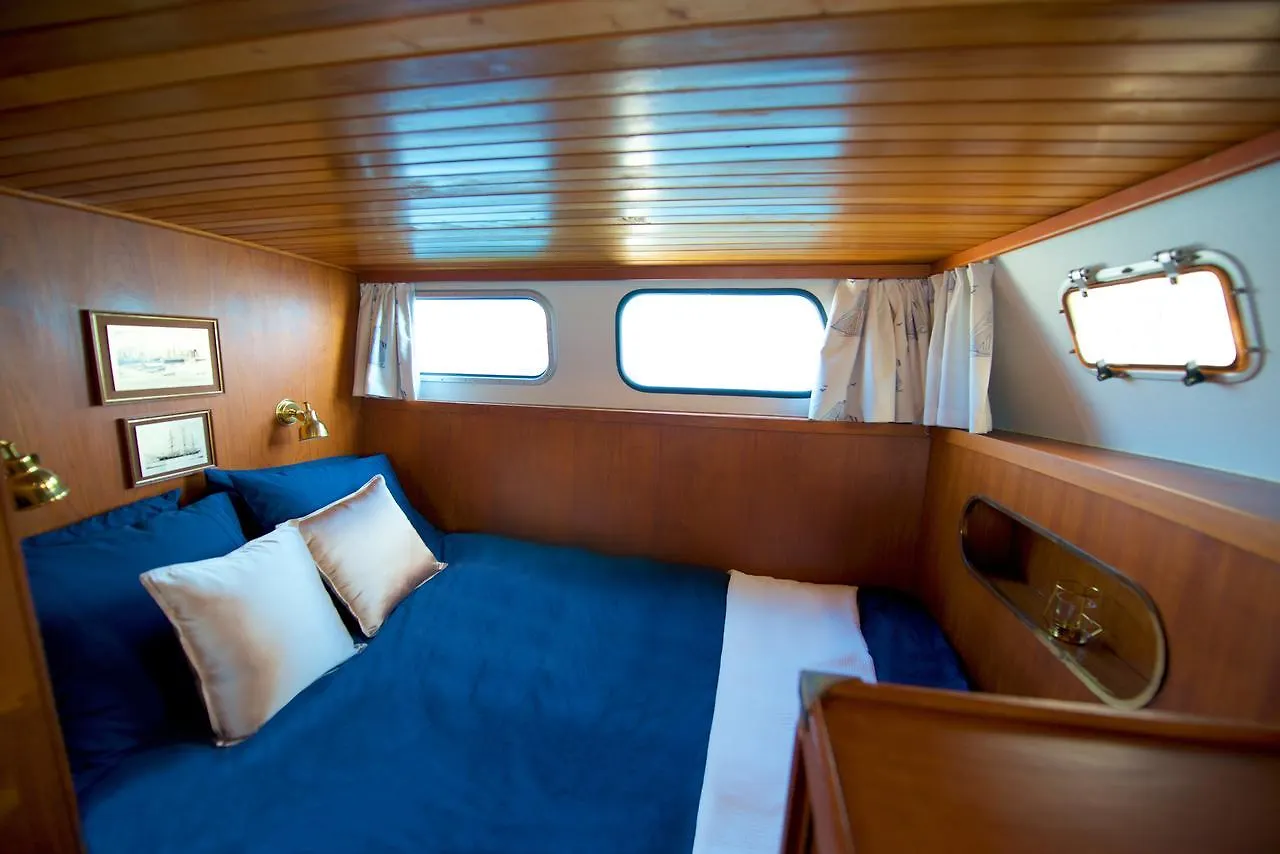 **** Botel Homeboat-Maison Flottante Geneva Switzerland